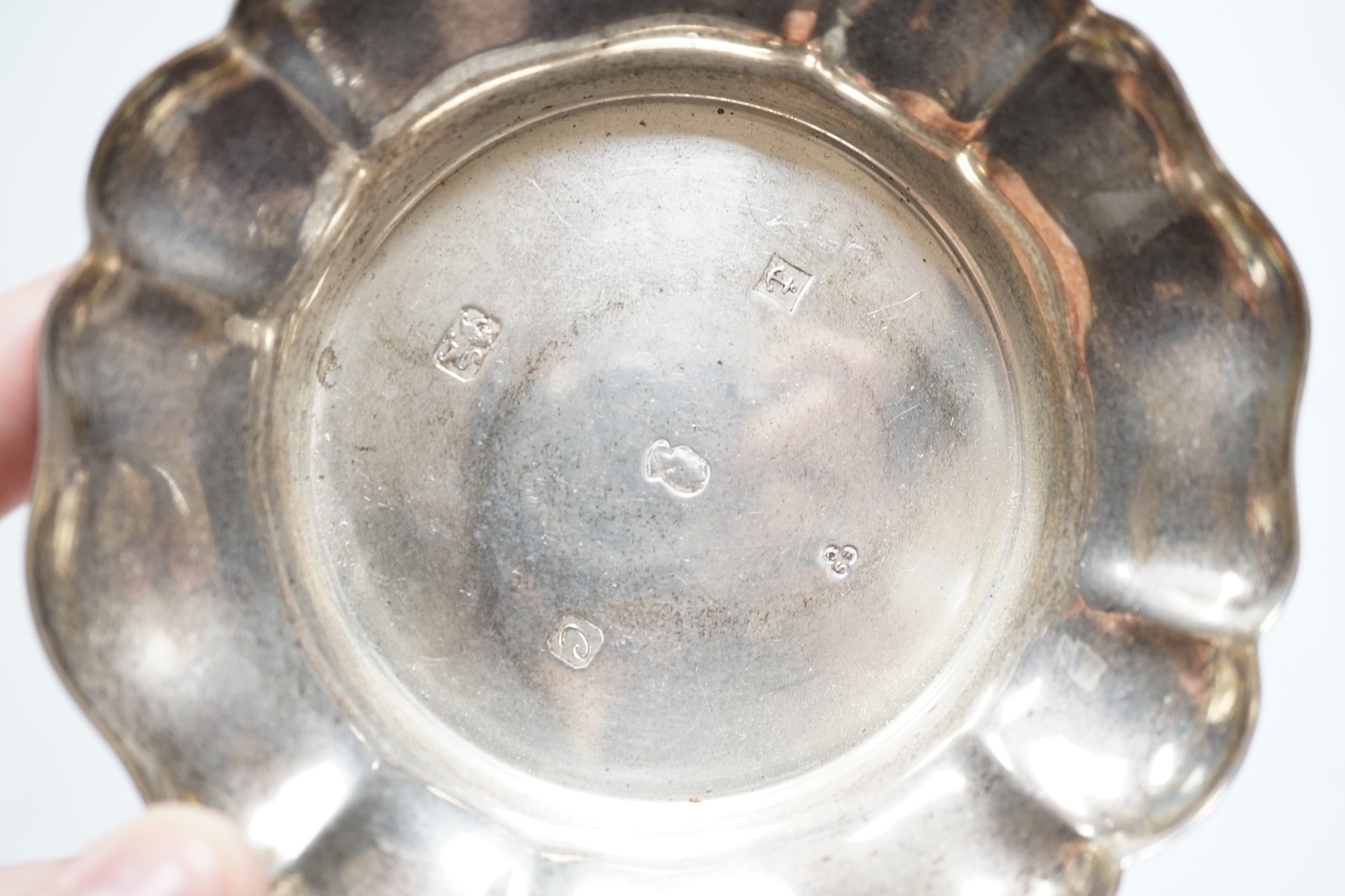 A late Victorian silver beaker, with later engraved inscription, London, 1898, 9.8cm and a 1970's silver small dish, 6.1oz.